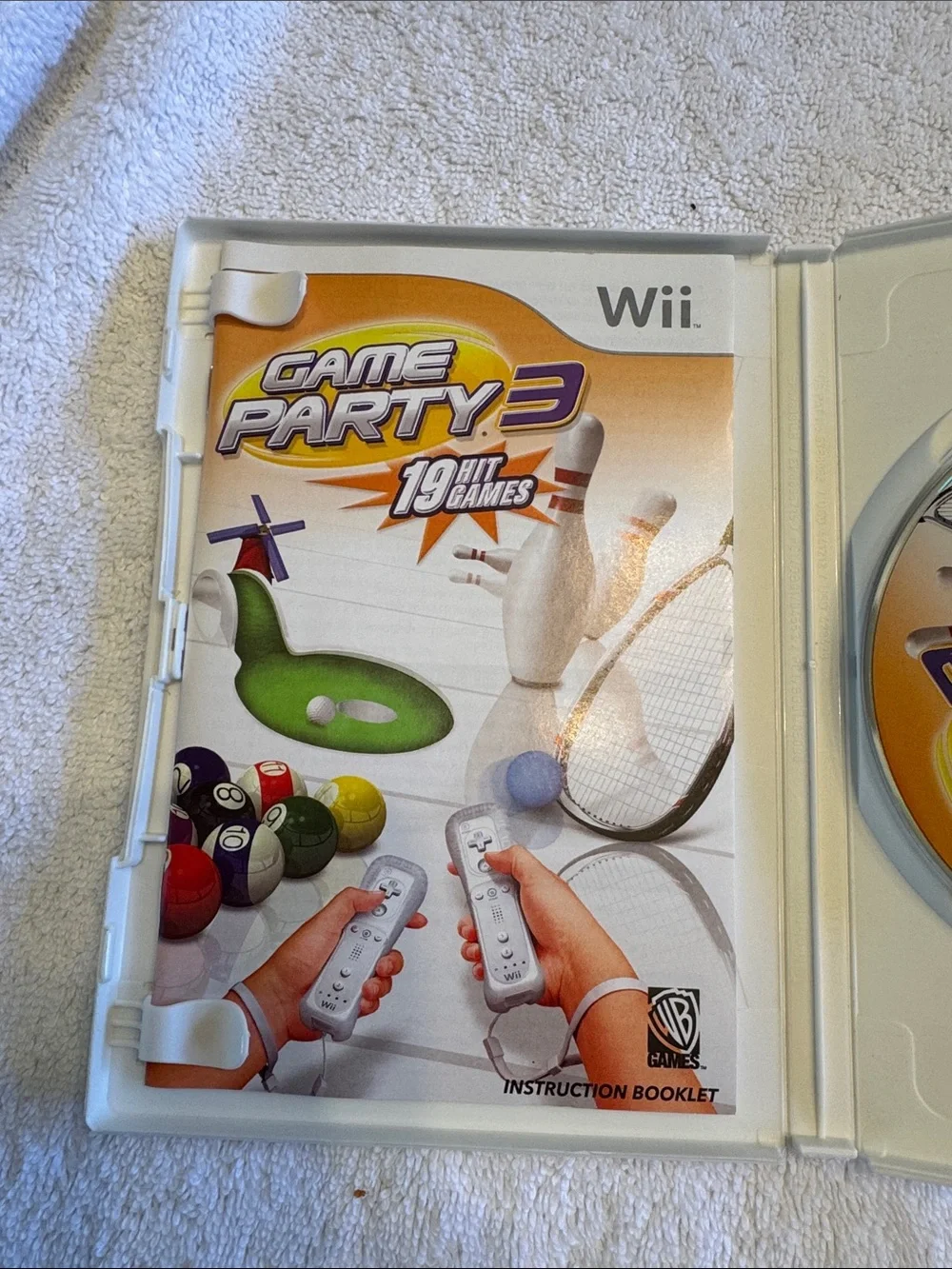 Game Party 3 (Wii) - White Controllers - WB Games